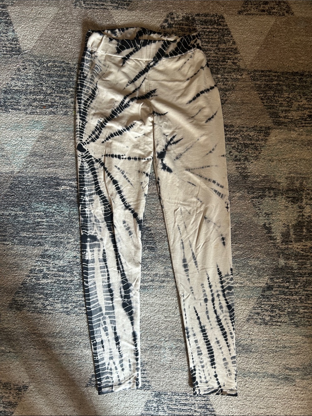 bailey blue Black and Cream Tie-Dye Leggings